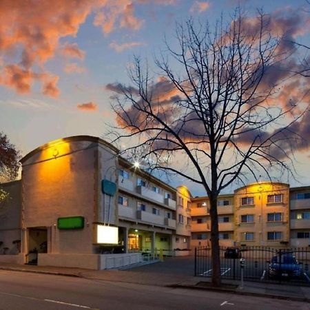 University Inn & Suites Беркли Экстерьер фото