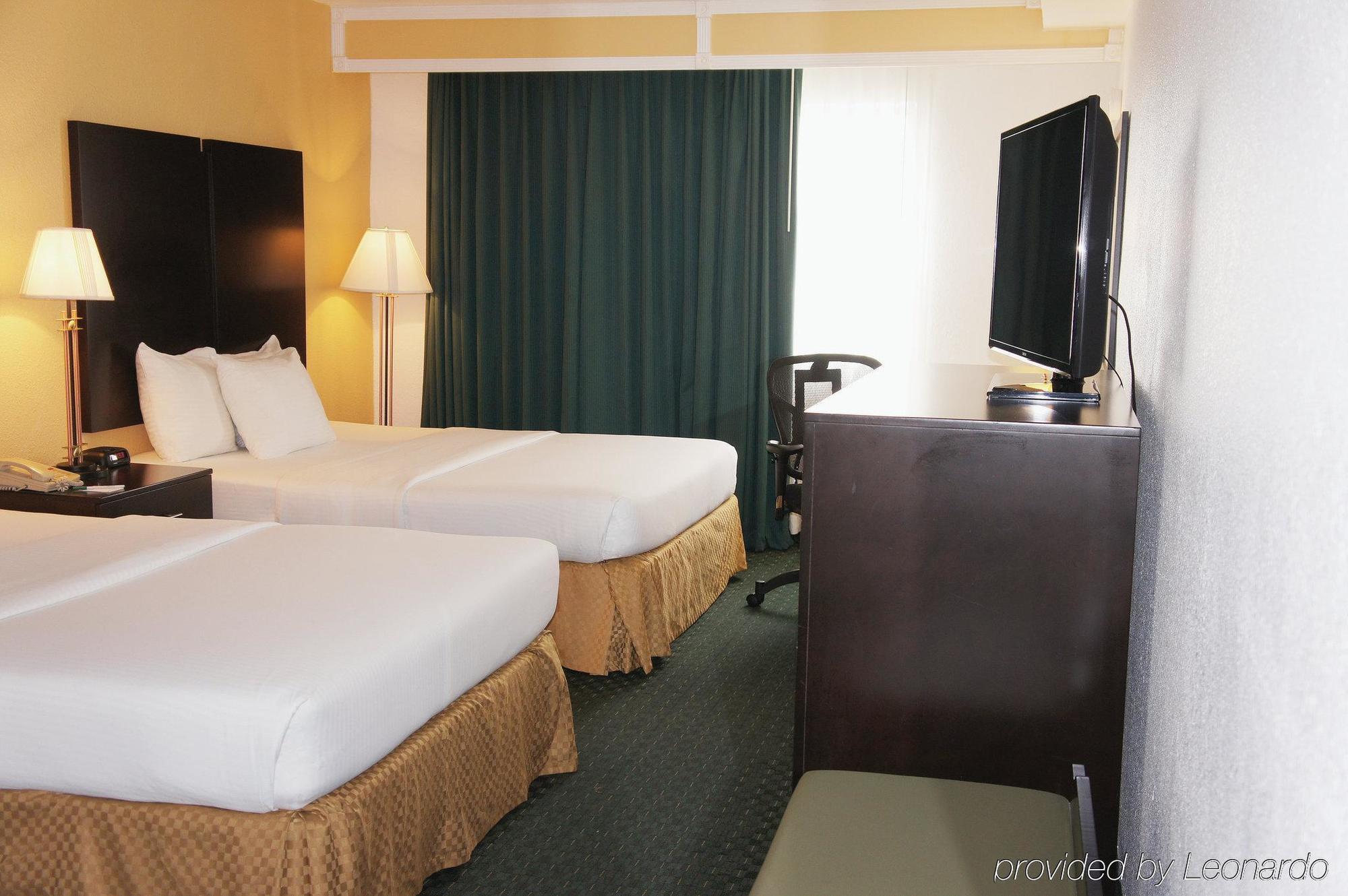 University Inn & Suites Беркли Экстерьер фото